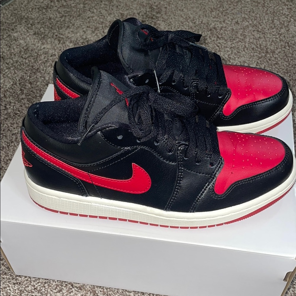 Nike Men's Black and Red Sneakers